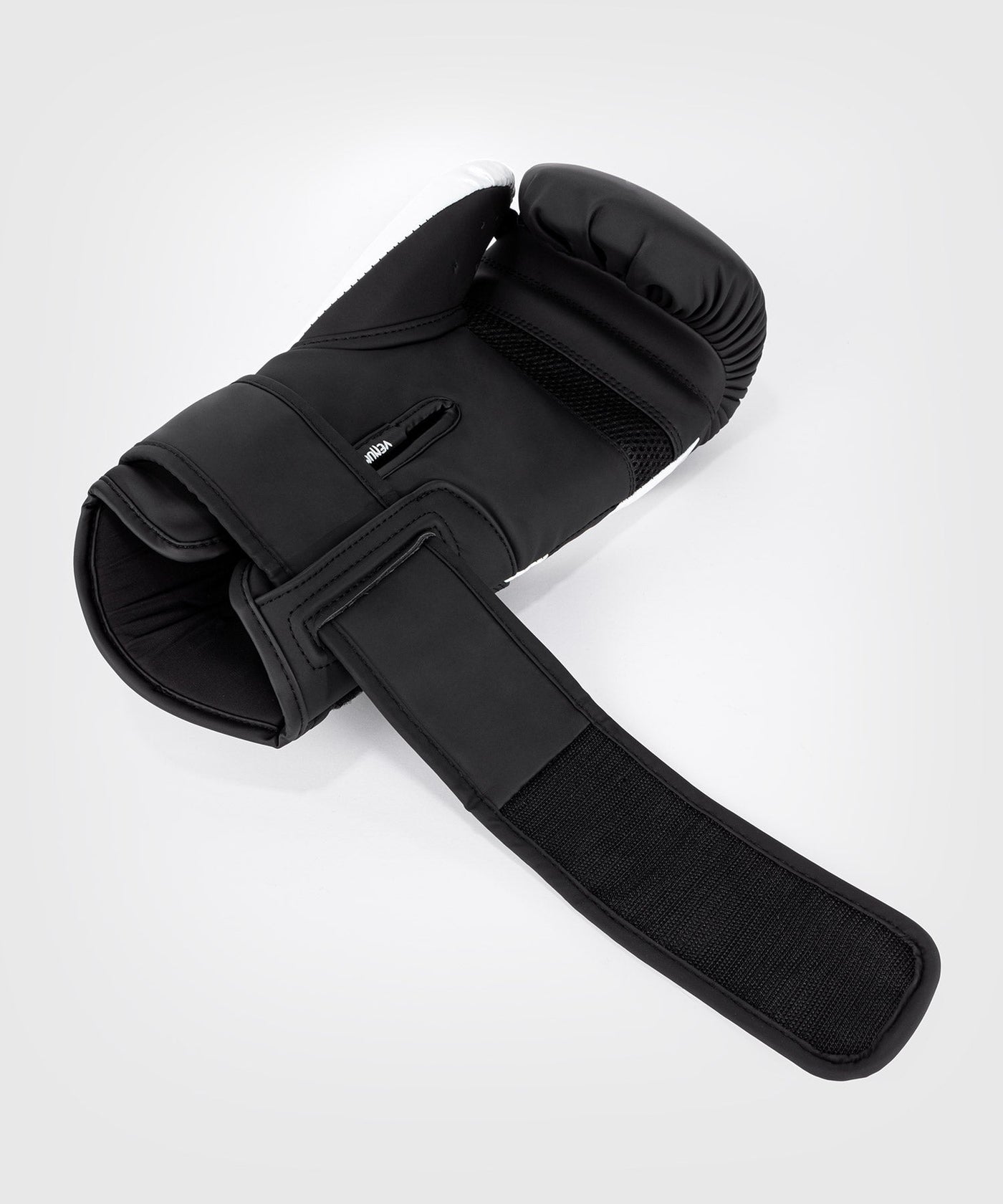 כפפות איגרוף Venum Challenger 4.0 Boxing Gloves - Black/White